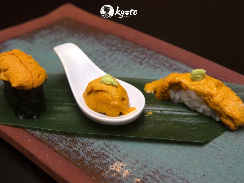 Cách ăn Sashimi trứng cầu gai ăn 