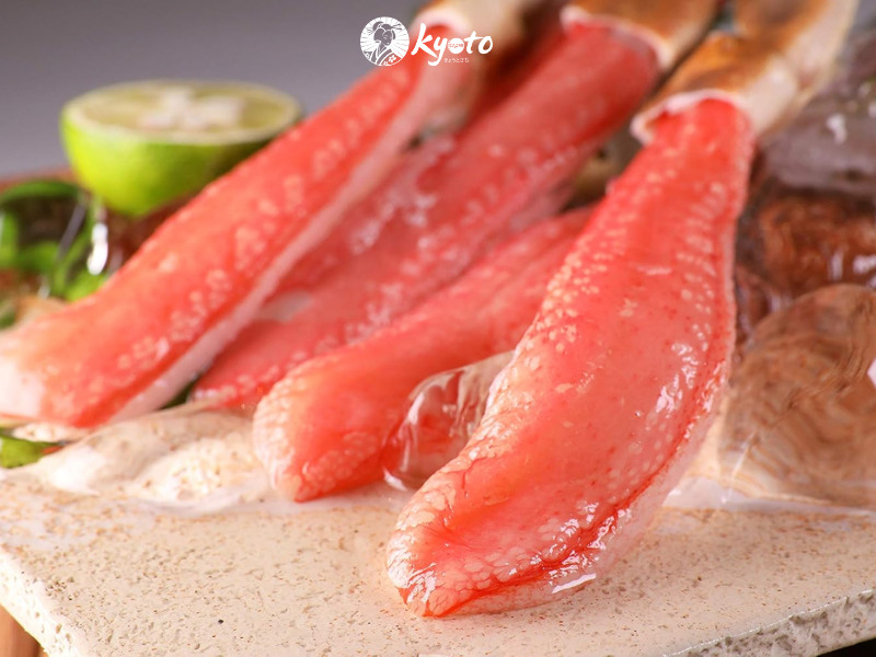 chân cua tuyết được xem là “chân ái” trong sashimi cao cấp