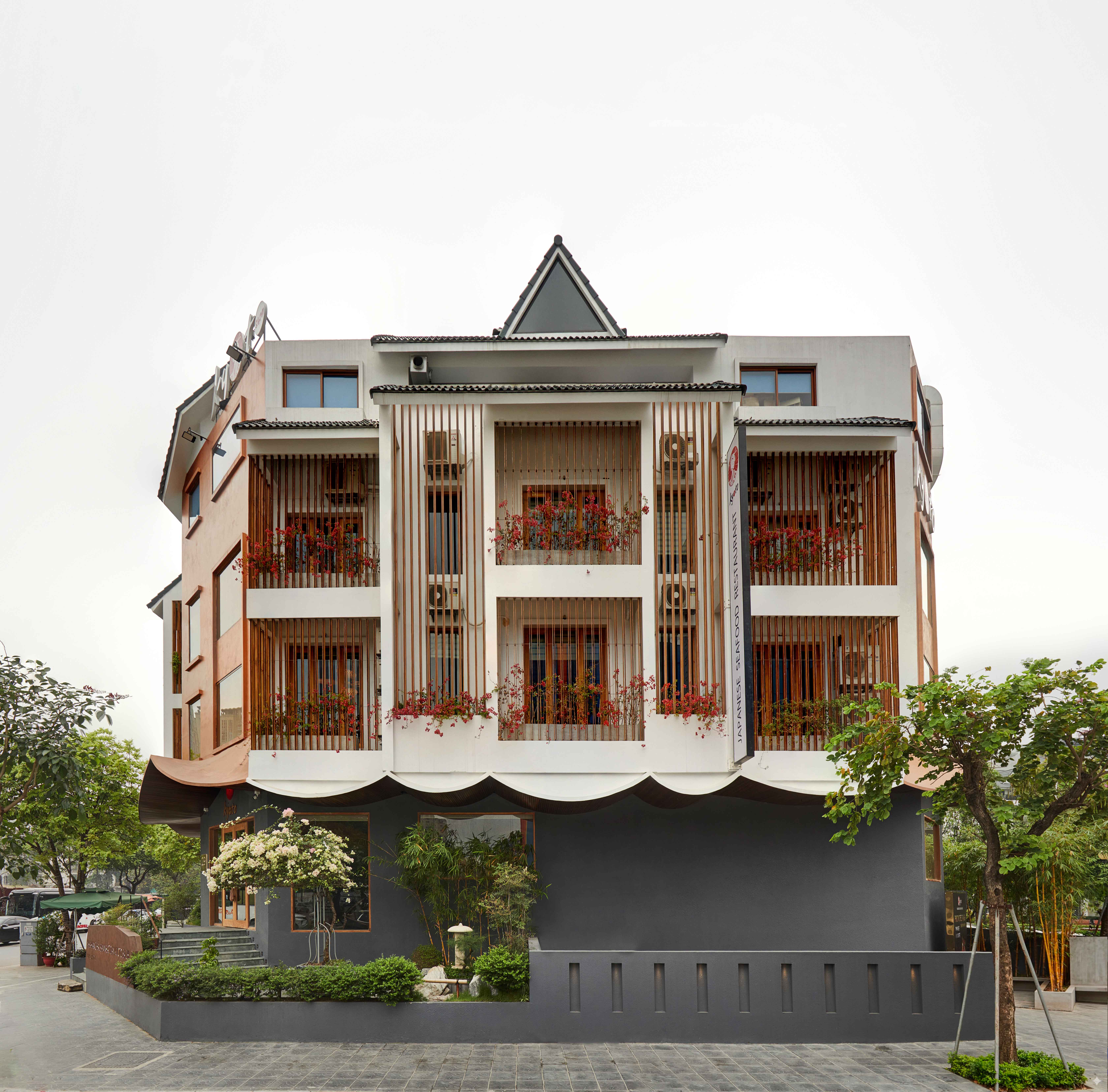 Sảnh Đón & Bãi Đỗ Xe - 4